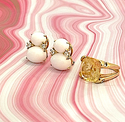 Elegant Alternating Yellow Gold Twist and White Jade Link Bracelet