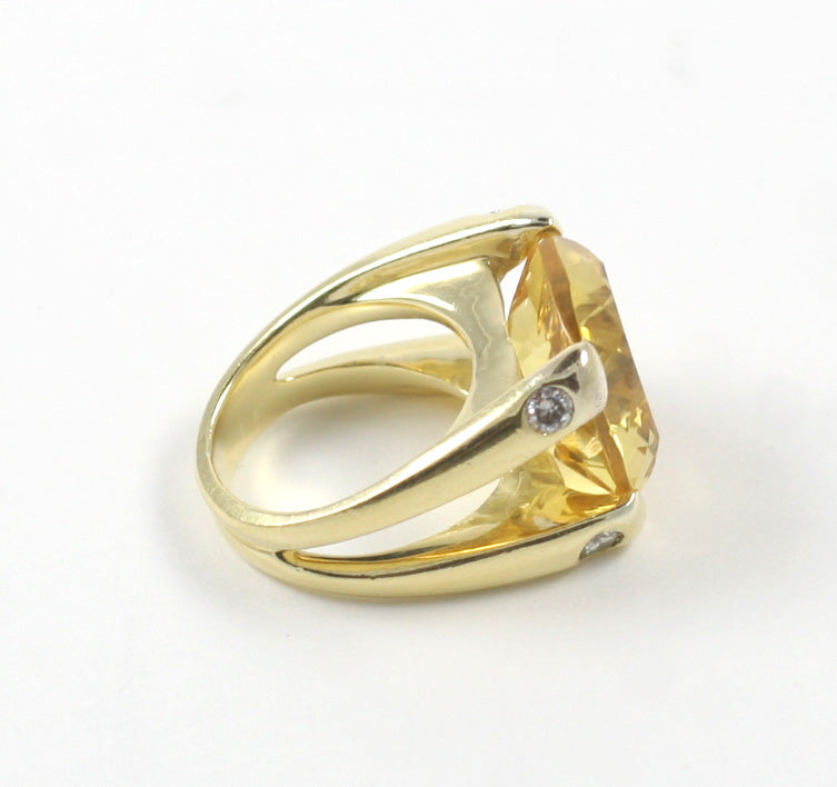18kt Yellow Gold Large Cushion Ring with Citrine and Diamond