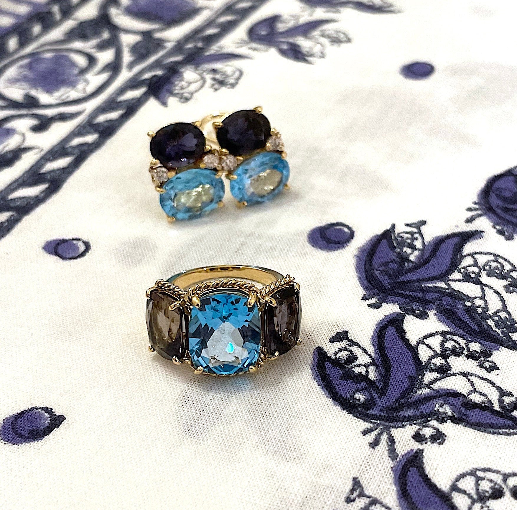 18kt Yellow Gold Three Stone Ring with Pink Topaz and Blue Topaz and Rope Twist Border