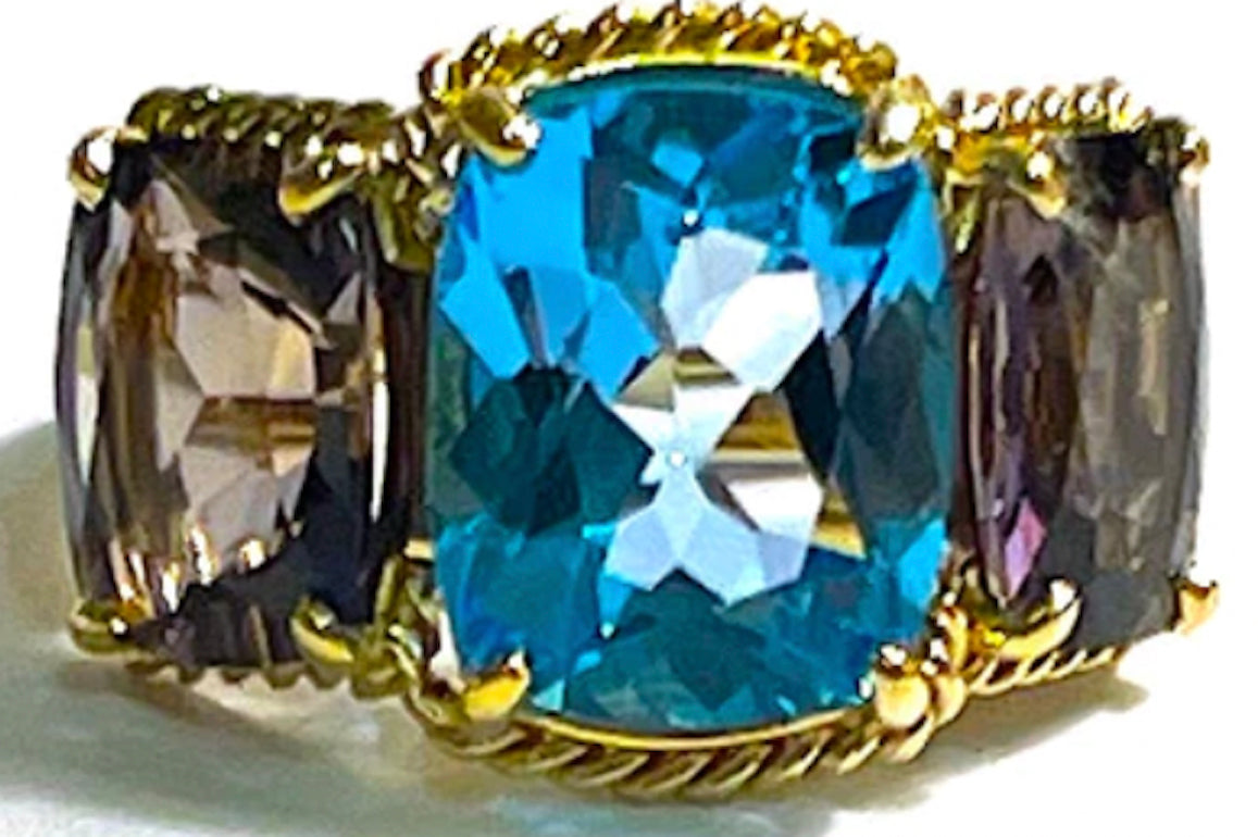 18kt Yellow Gold Cushion Cut Earring with Rope Twist Border with Green Quartz